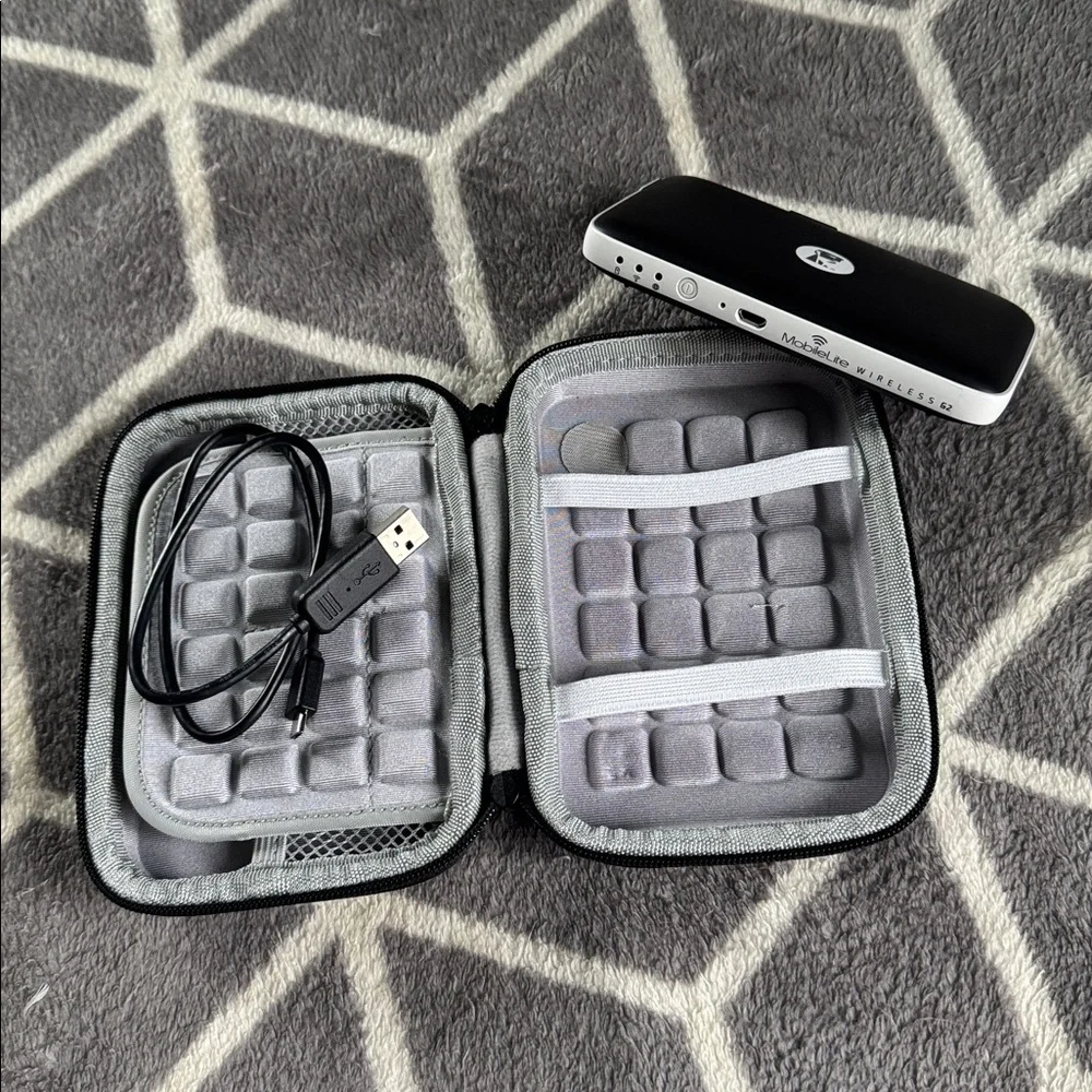 Kingston - MobileLite Wireless G2 5-in-1 Mobile Companion w/ Case
